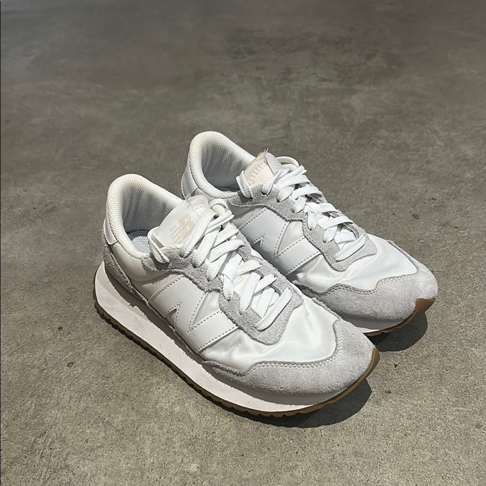New Balance Gray Retro Sneakers with Suede and Mesh